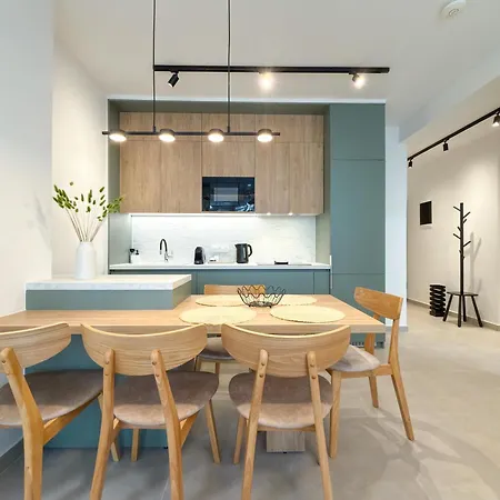 Luxury Downtown E4 *