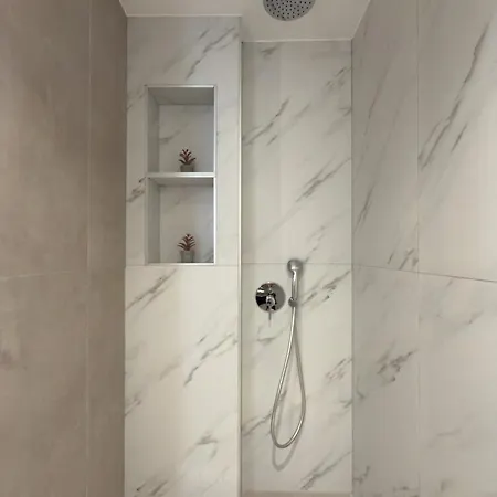 Luxury Downtown E4 Apartament
