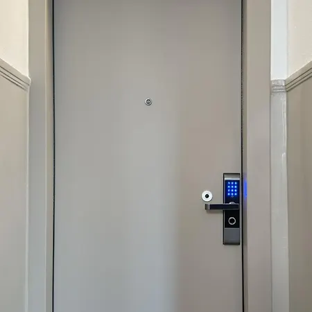 Luxury Downtown E4